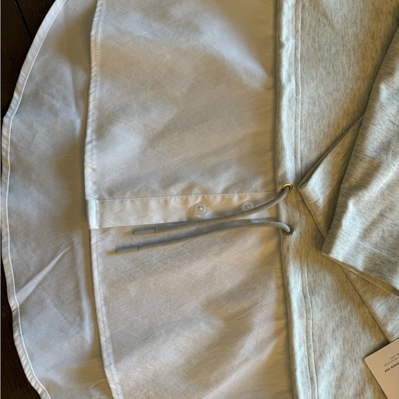 NWT Athleta Gallery Hoodie Top - Ladies size Medium - Picture 5 of 11